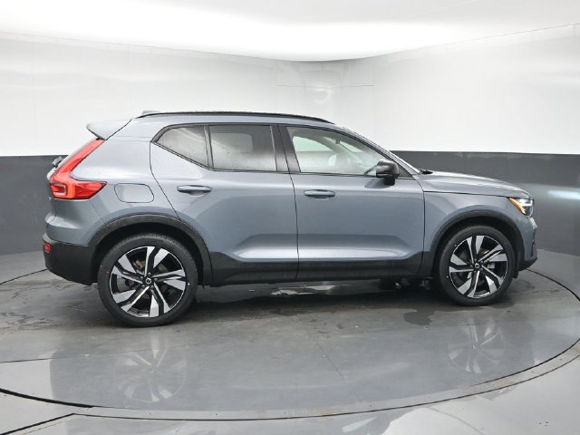 Used 2023 Volvo XC40 B5 Ultimate w/ Climate Package AWD/4WD image 9