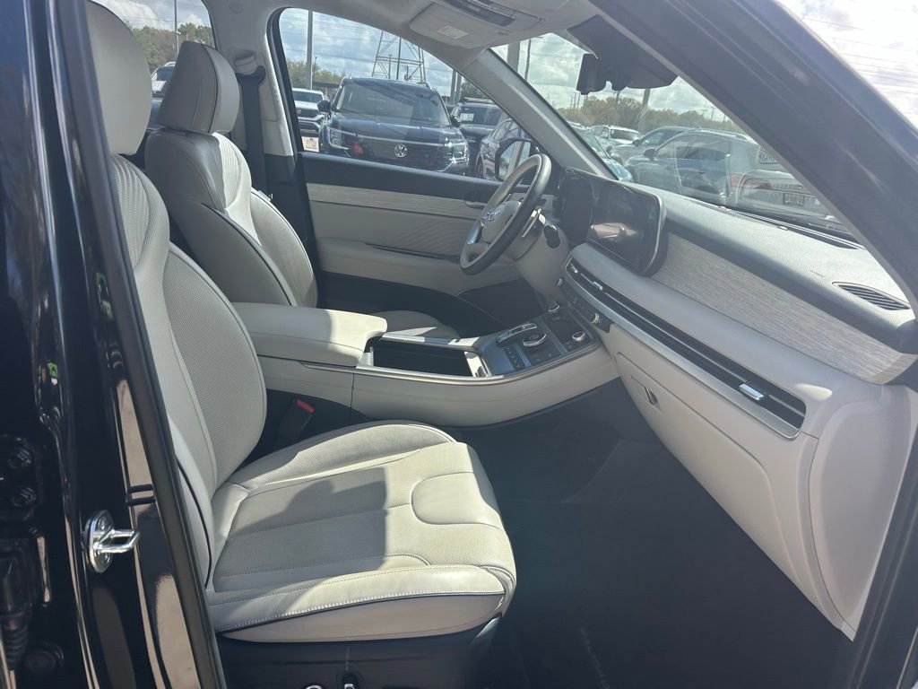 Used 2023 Hyundai Palisade Calligraphy image 32