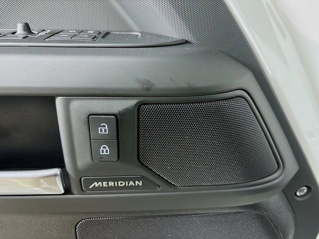 Used 2025 Land Rover Defender 130 S image 21