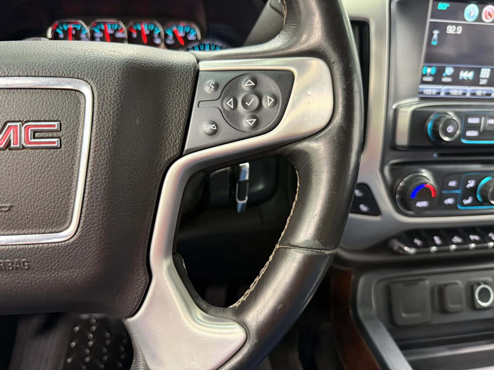 Used 2019 GMC Sierra 2500 SLT w/ Duramax Plus Package AWD/4WD image 29