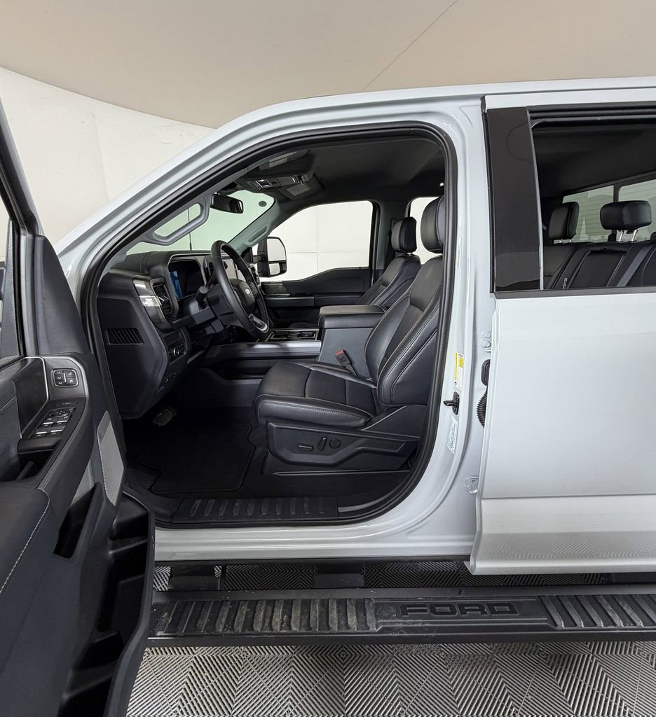 Used 2026 Ford F350 Lariat w/ Black Appearance Package image 8