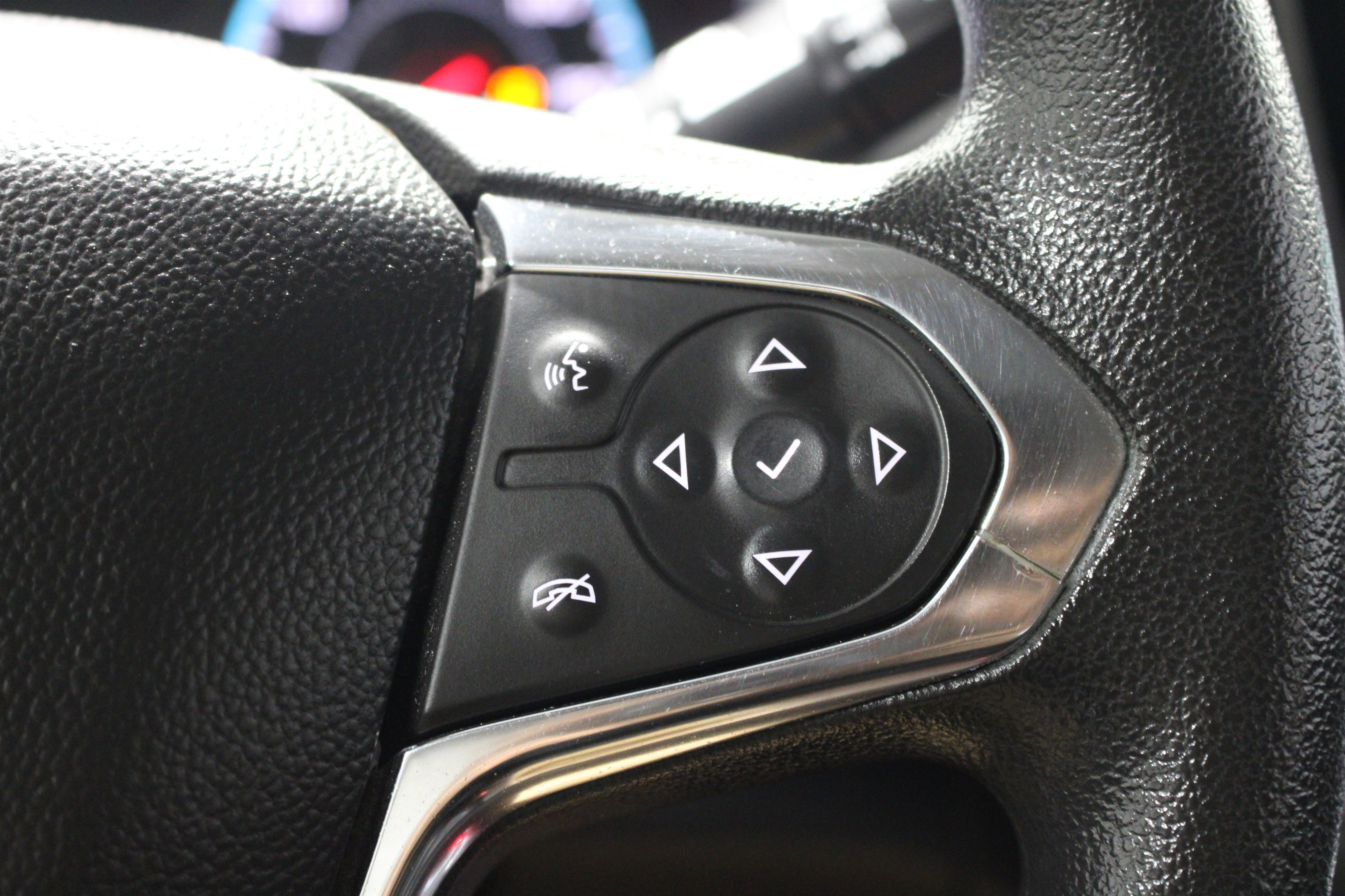 Used 2018 Chevrolet Traverse LS FWD image 12