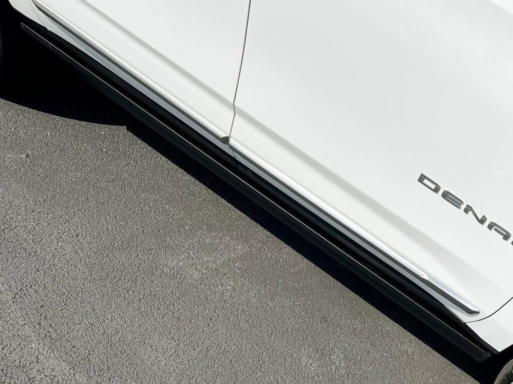 Used 2025 GMC Yukon XL Denali image 20