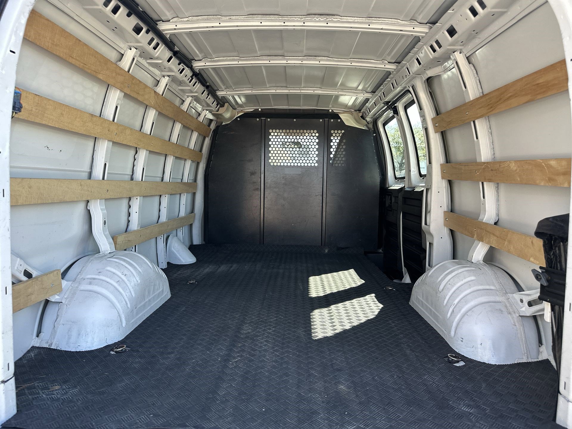 Used 2024 GMC Savana 2500 w/ Driver Convenience Package image 18