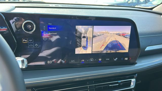 Used 2024 Chevrolet Traverse LT image 16