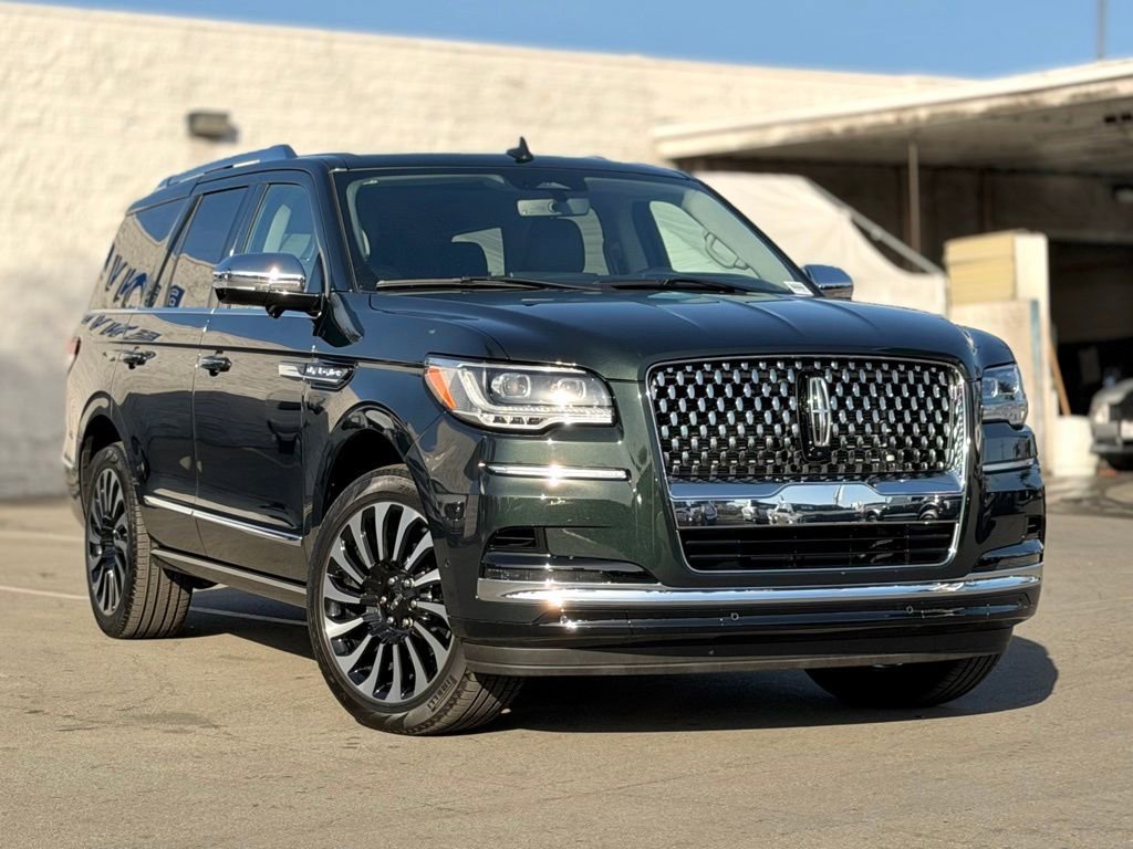 Used 2024 Lincoln Navigator Black Label image 2