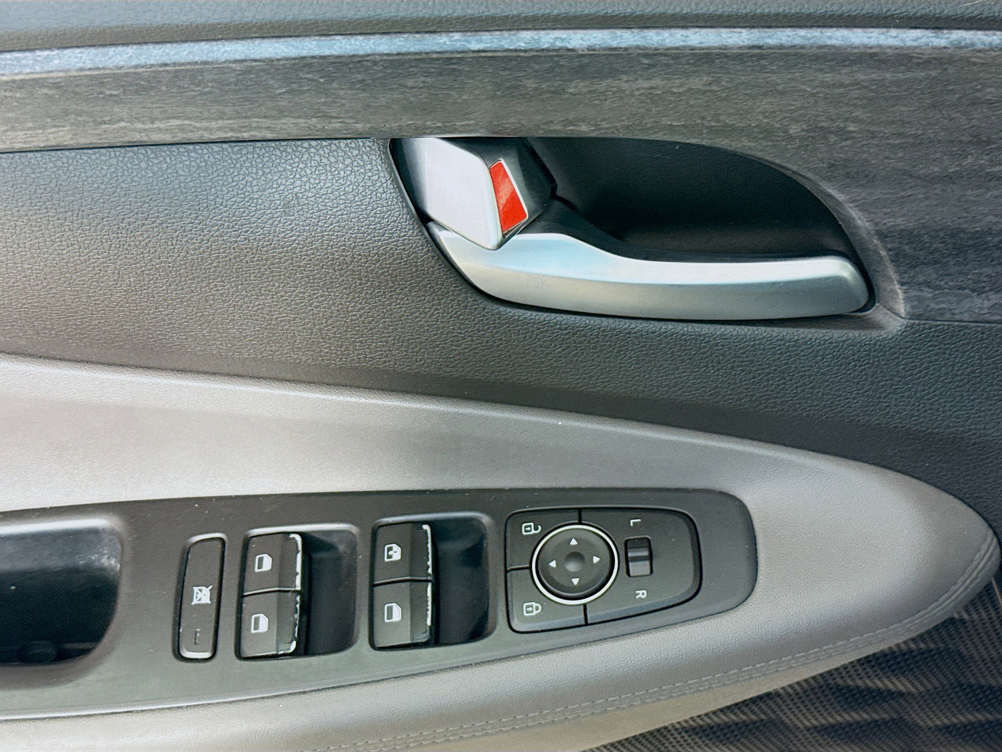 Used 2020 Hyundai Santa Fe SE image 20