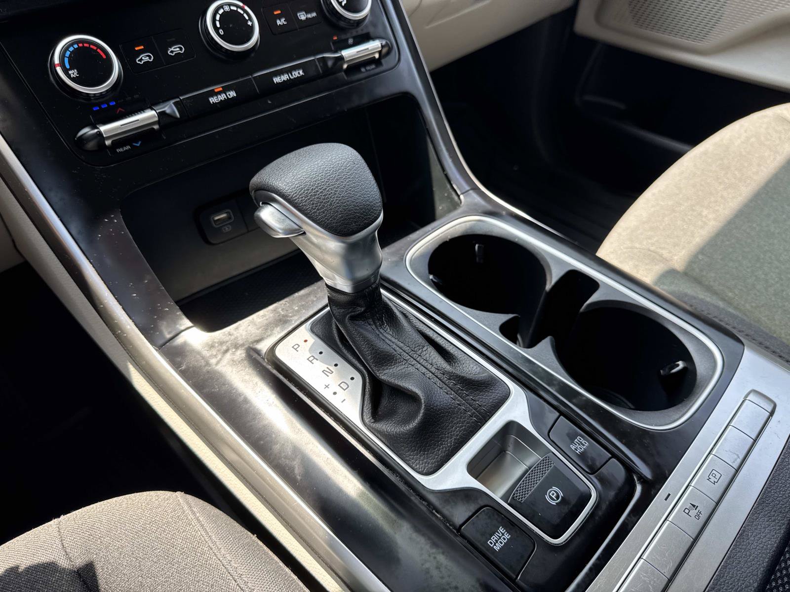 Used 2024 Kia Carnival LX FWD image 26