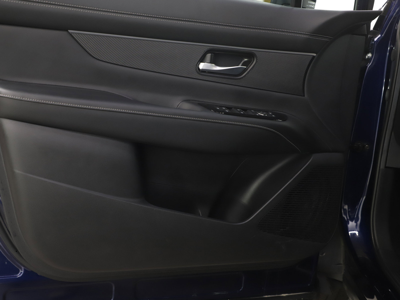 Used 2025 Nissan Murano SV AWD/4WD image 19