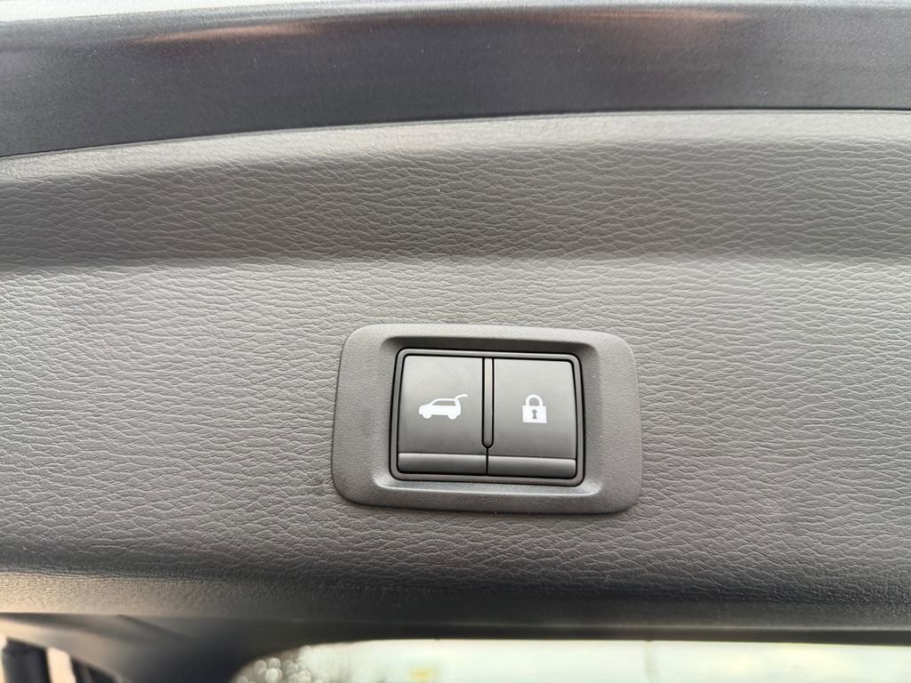 Used 2025 Mitsubishi Outlander SE image 27