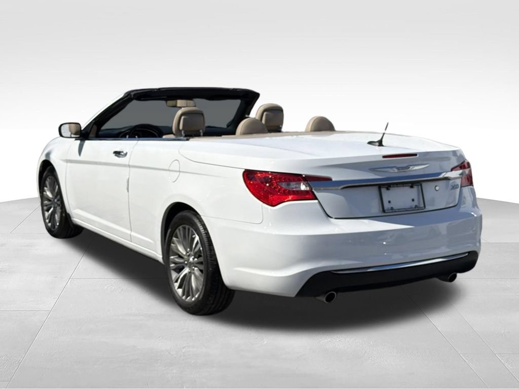 Used 2013 Chrysler 200 Limited FWD image 5