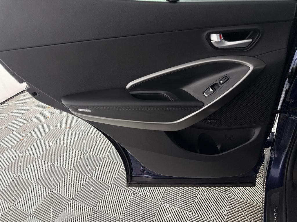 Used 2018 Hyundai Santa Fe Sport w/ Cargo Package FWD image 11