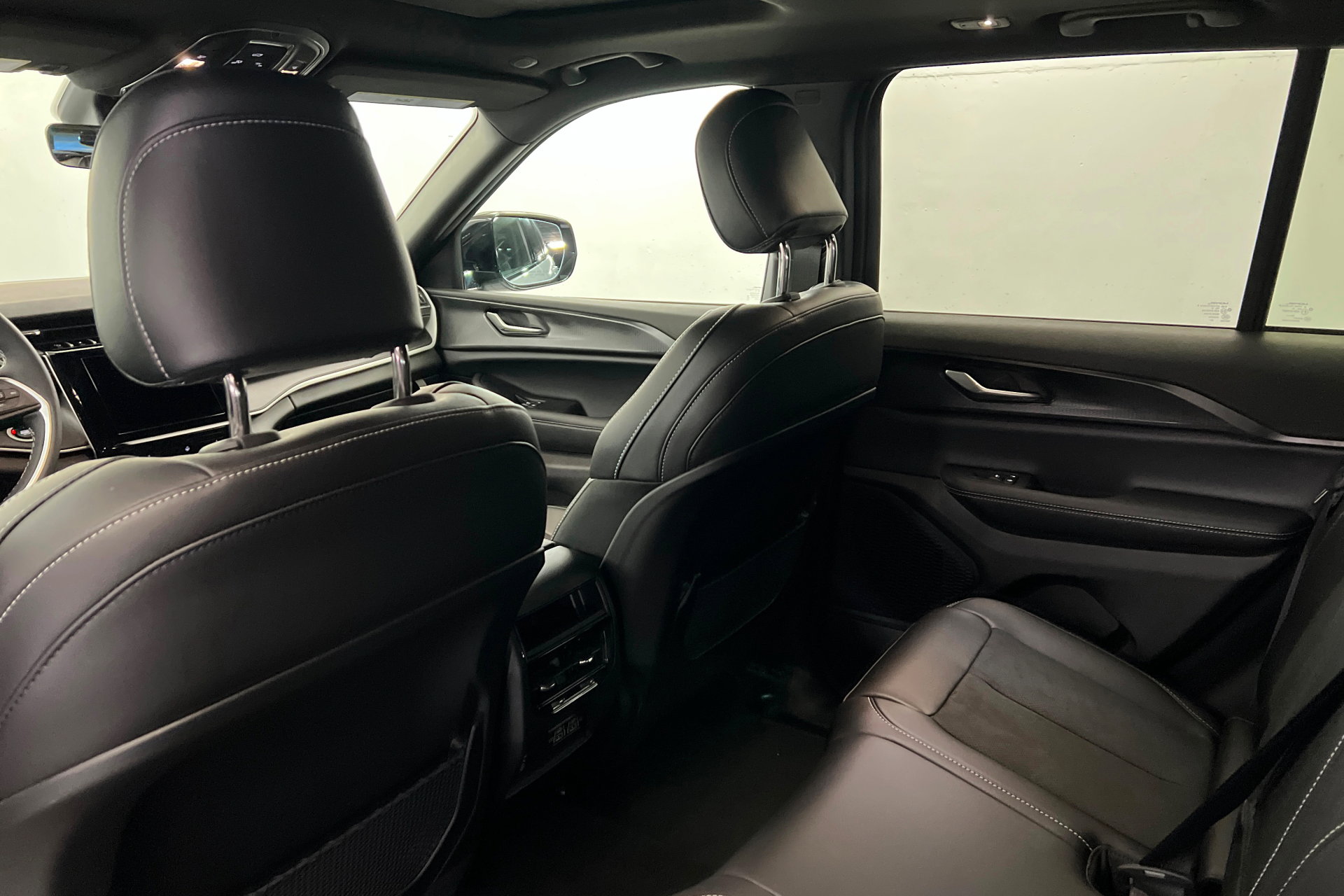 New 2025 Jeep Grand Cherokee 4WD image 19