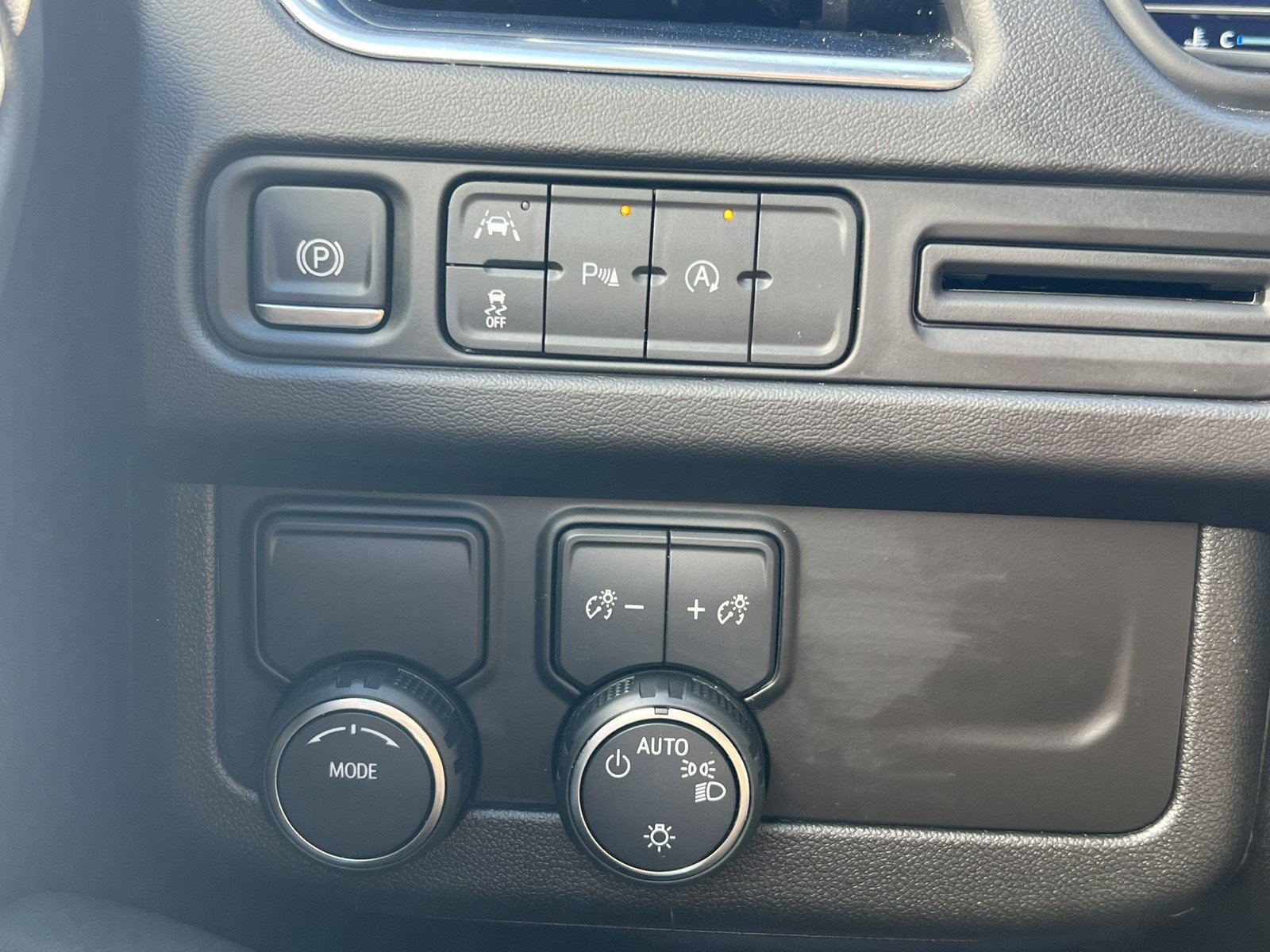 Used 2024 Chevrolet Suburban RST RWD image 29