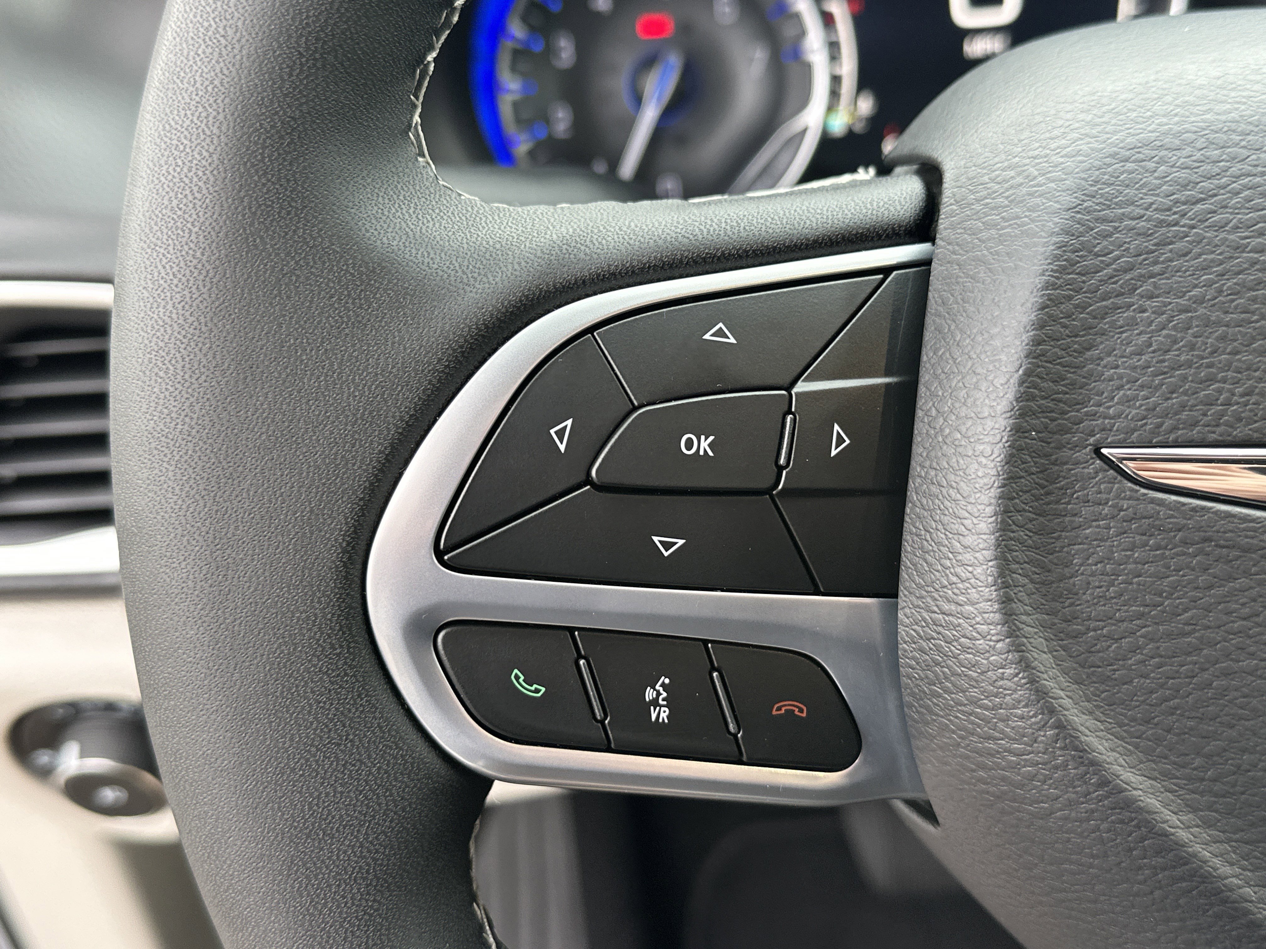 Used 2024 Chrysler Pacifica Touring-L image 16