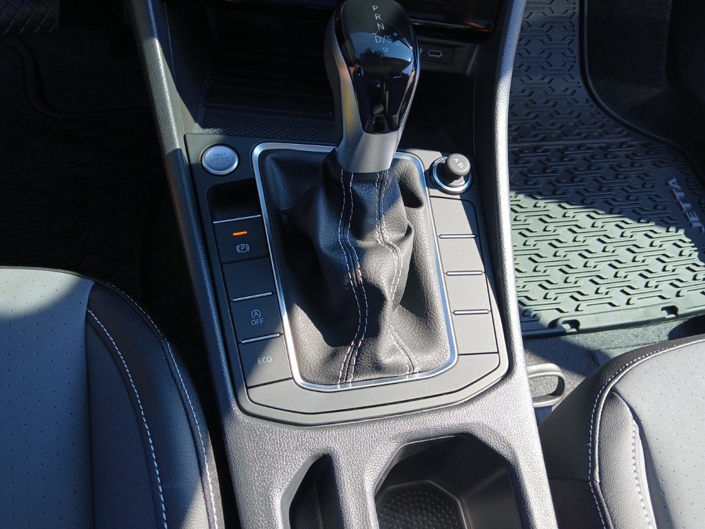 New 2027 Volkswagen Jetta SE FWD image 17