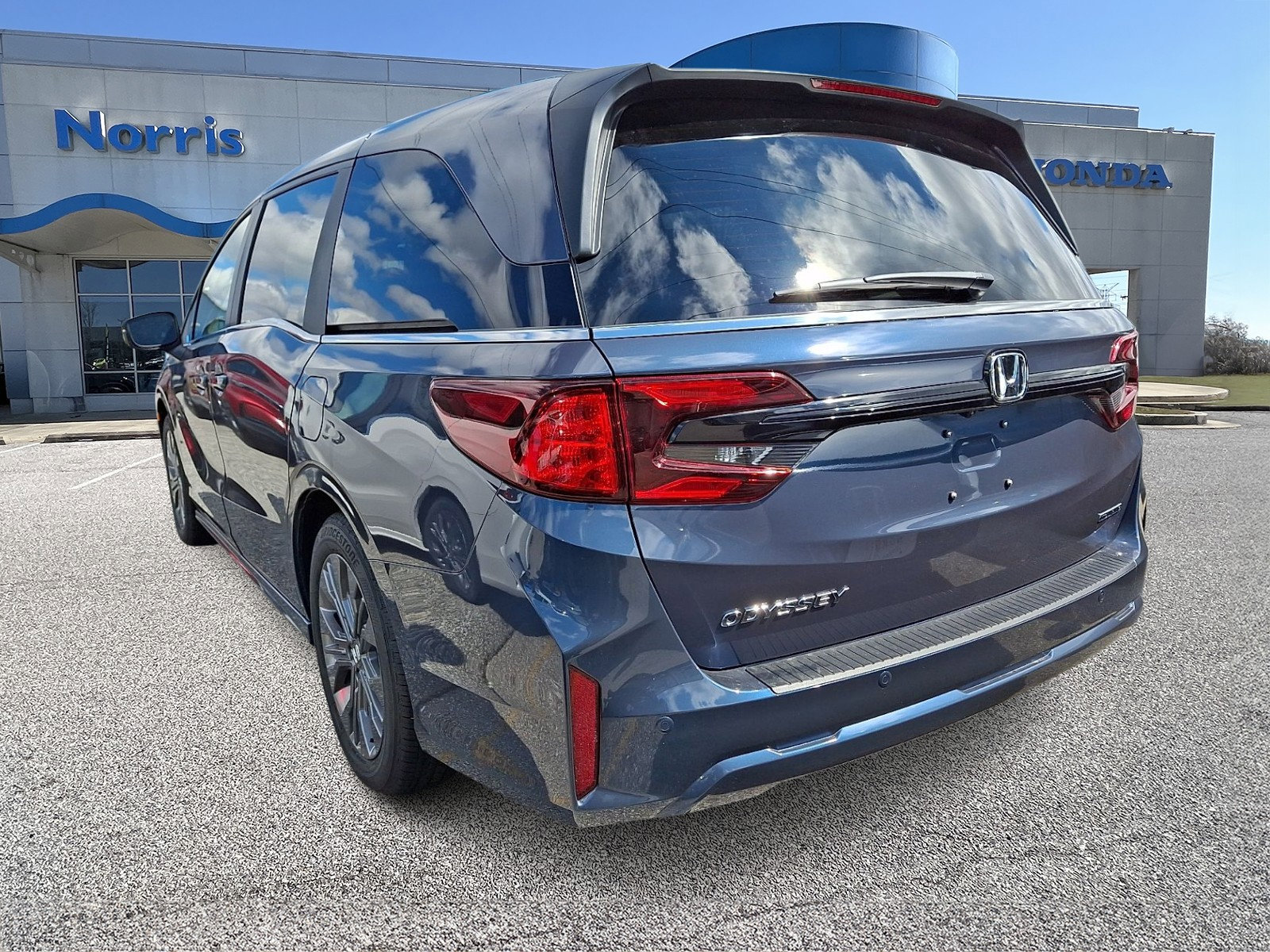 New 2026 Honda Odyssey Touring image 3