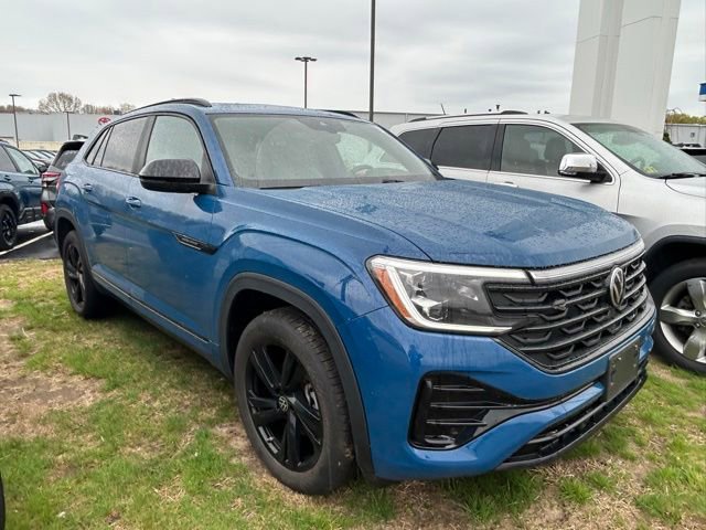 Used 2025 Volkswagen Atlas Cross Sport SEL R-Line AWD/4WD image 3