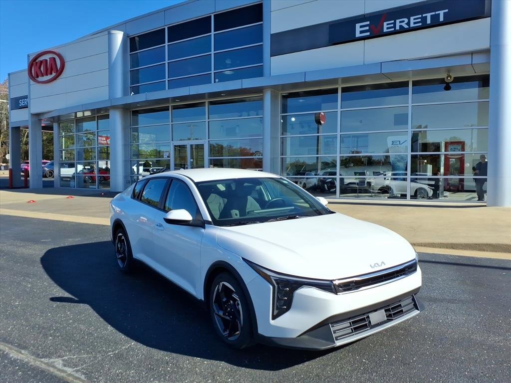 Used 2025 Kia K4 EX image 2