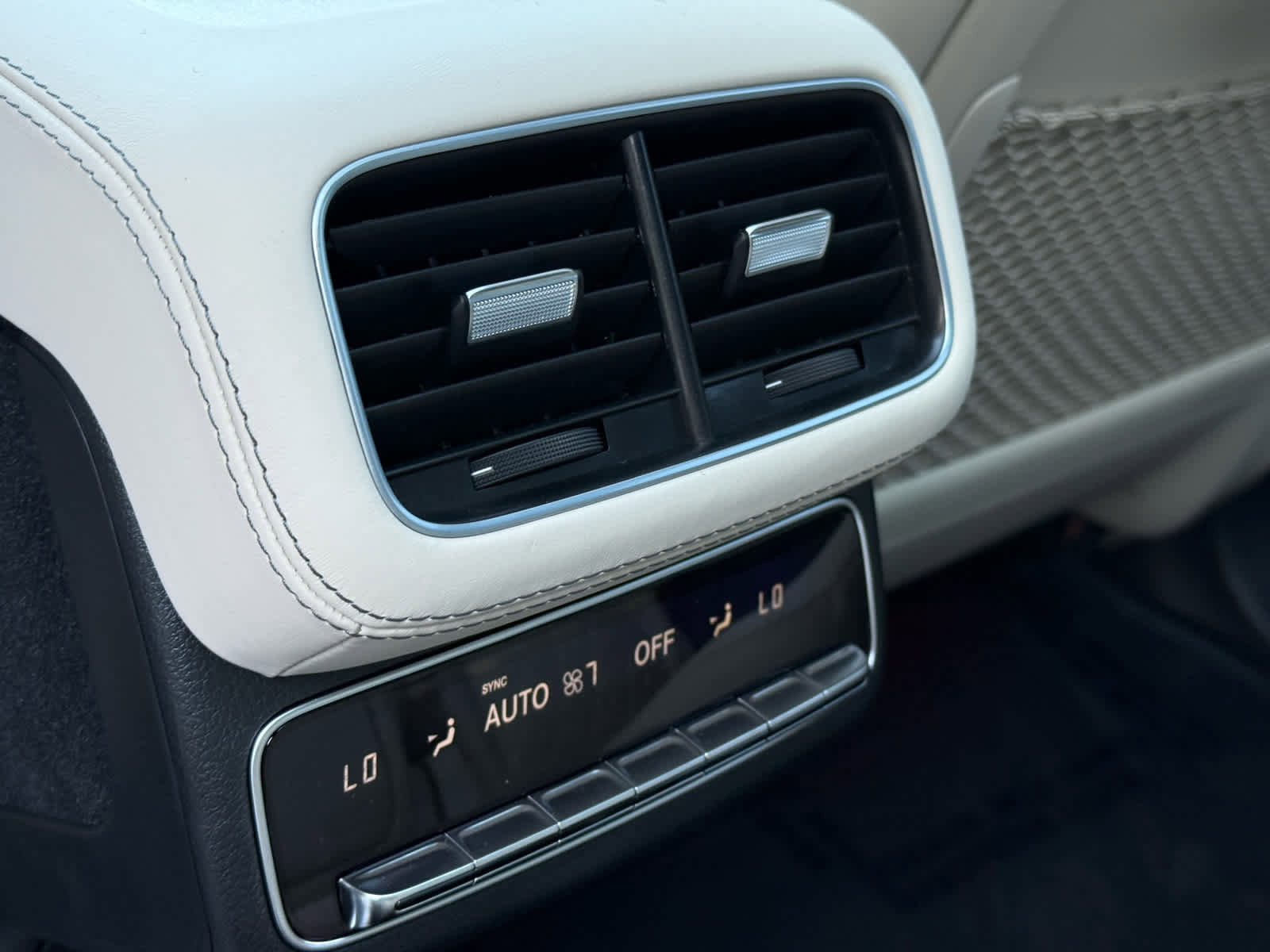 New 2026 Mercedes-Benz GLS 63 AMG 4MATIC image 32