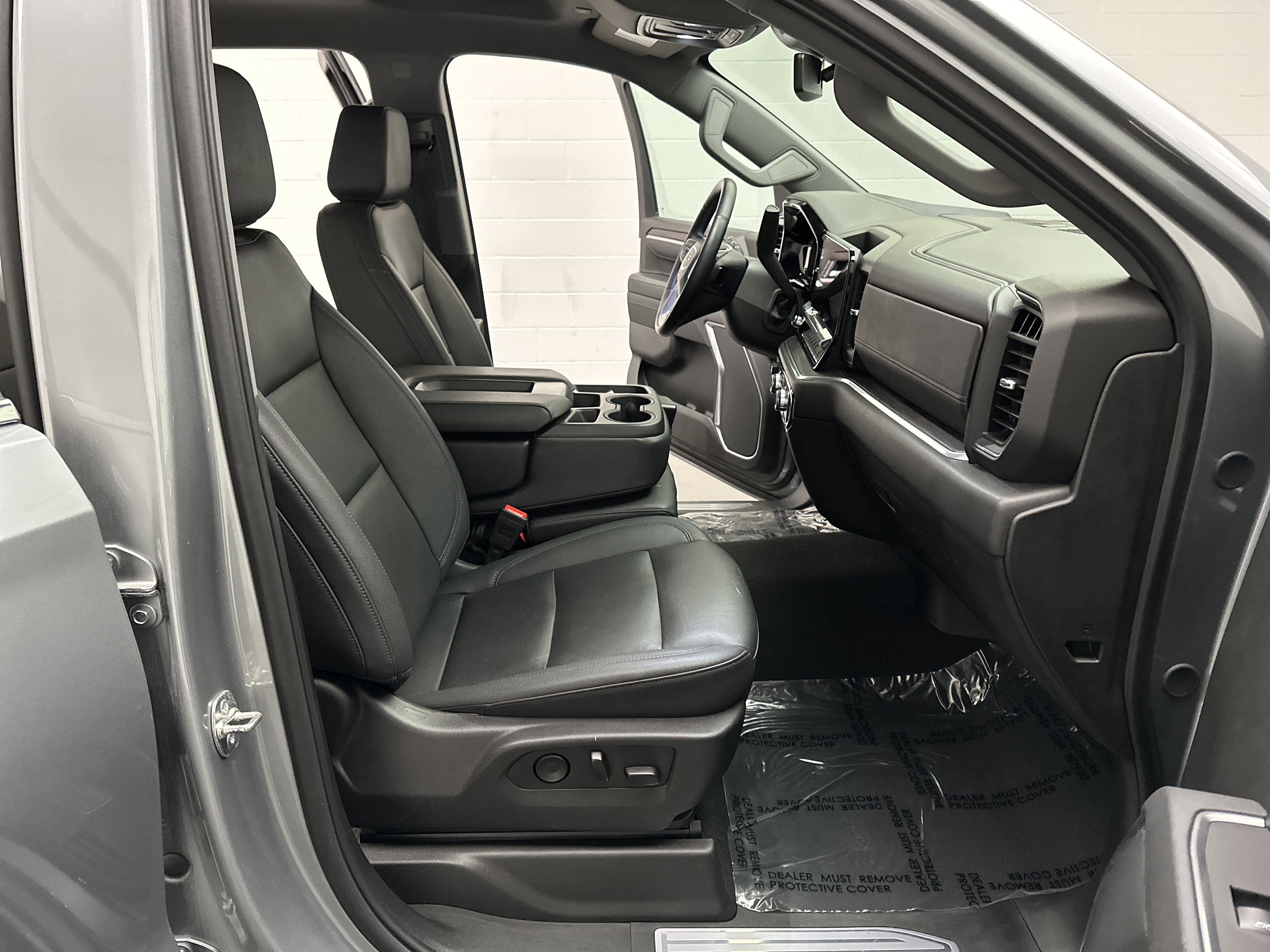 Used 2025 GMC Sierra 1500 SLT image 25