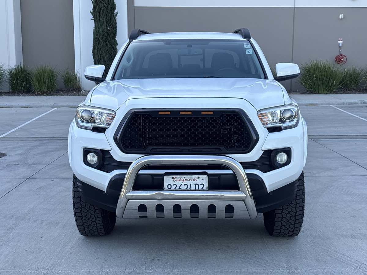 Used 2017 Toyota Tacoma SR5 w/ Tow Package image 8