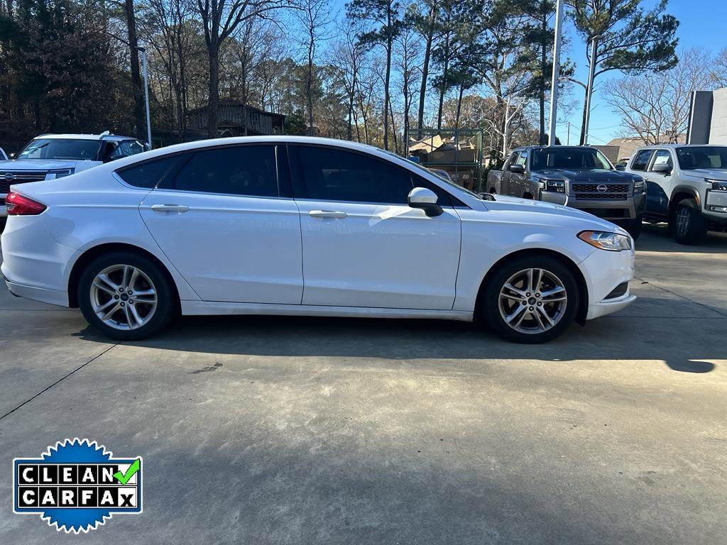 Used 2018 Ford Fusion SE image 2