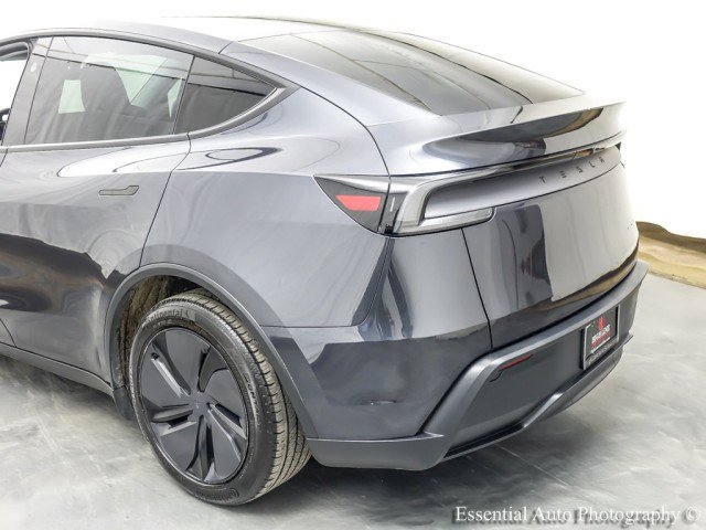 Used 2026 Tesla Model Y AWD image 9