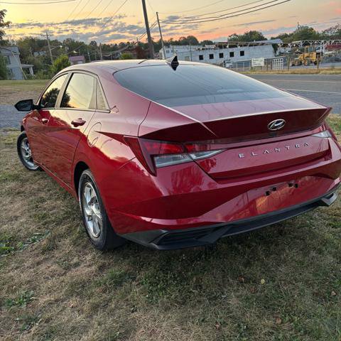 Used 2023 Hyundai Elantra SE w/ Cargo Package image 16