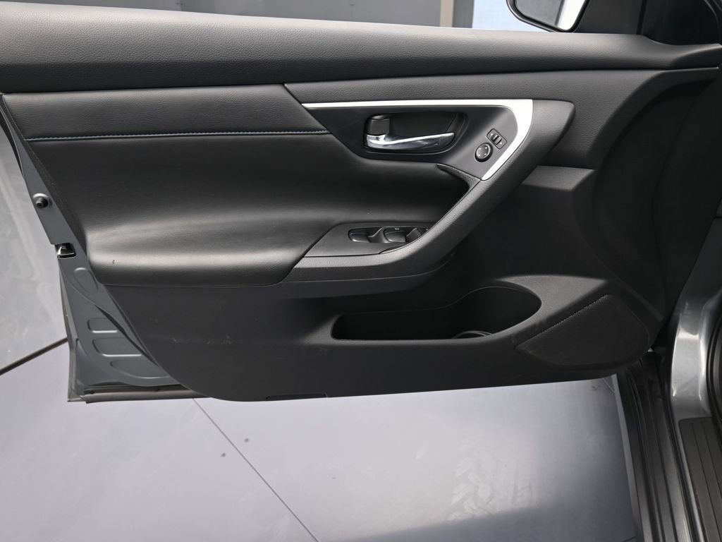 Used 2018 Nissan Altima 2.5 SR w/ SR Midnight Edition image 12