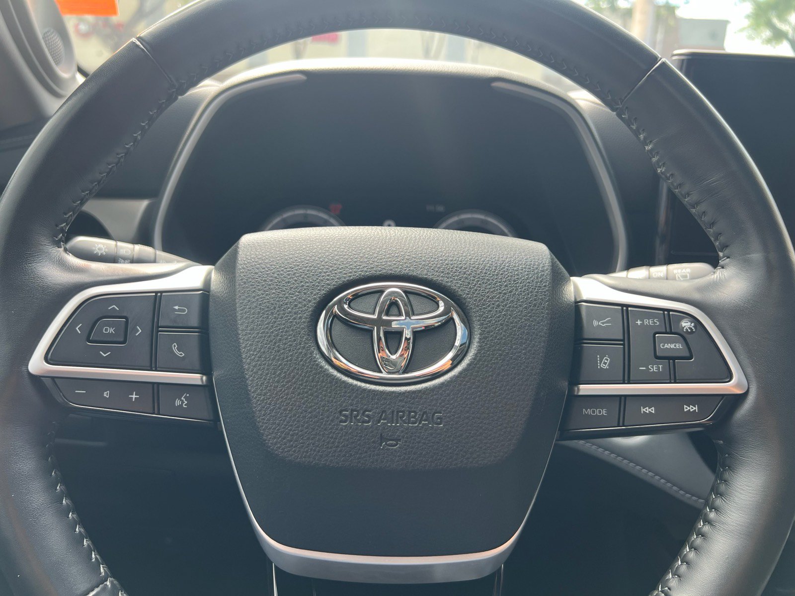 Used 2023 Toyota Highlander Limited FWD image 24