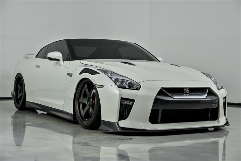Used 2019 Nissan GT-R Premium w/ Premium Interior Package AWD/4WD image 5