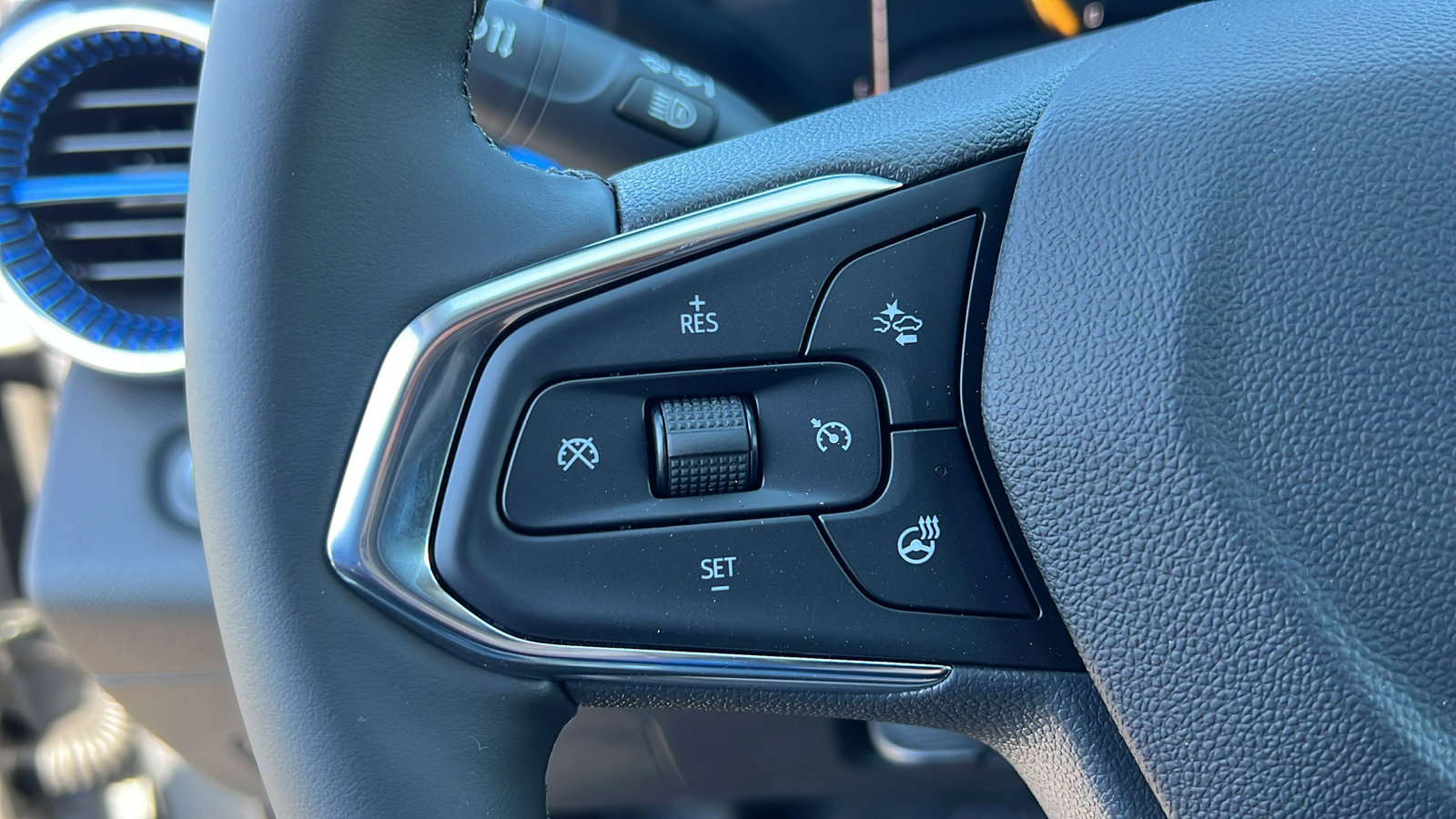 New 2026 Chevrolet Trax LT w/ Sunroof Package image 24