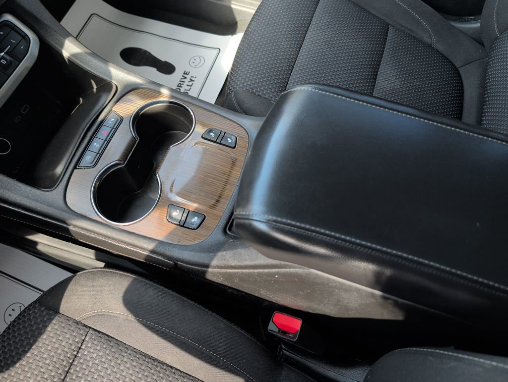 Used 2021 GMC Acadia SLE w/ Driver Convenience Package image 16