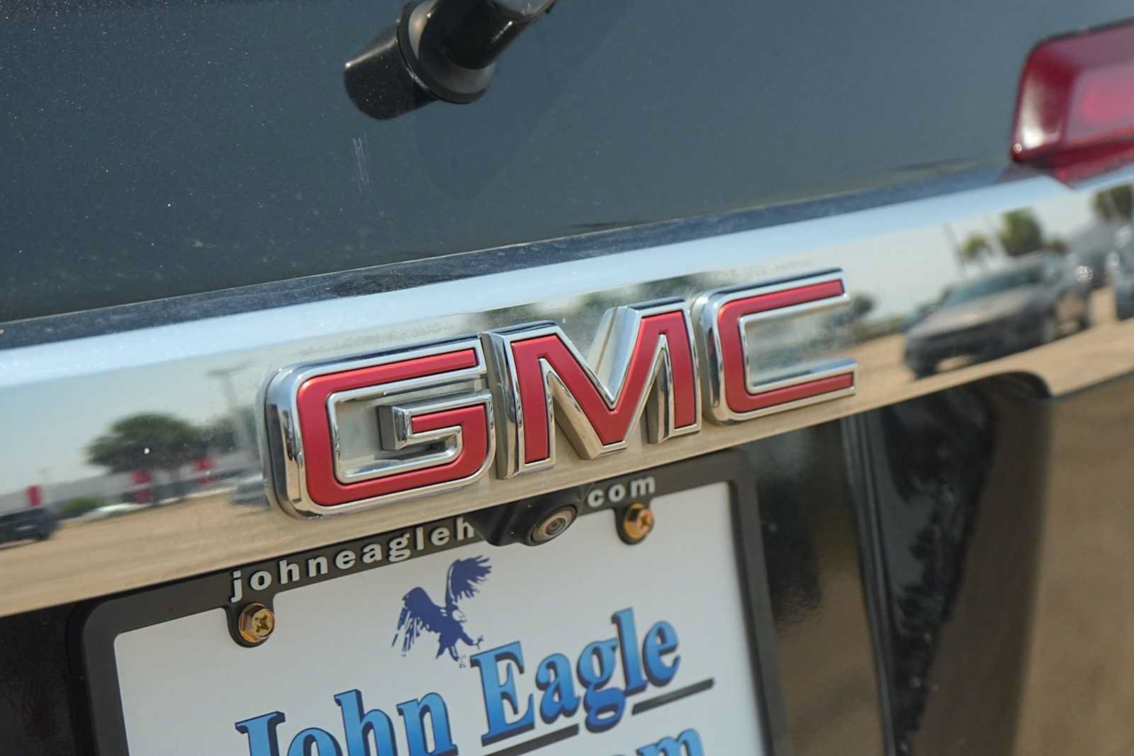 Used 2023 GMC Acadia Denali FWD image 8
