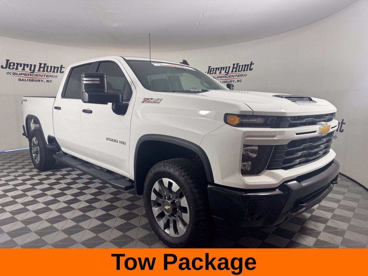 Used 2025 Chevrolet Silverado 2500 Custom AWD/4WD image 6