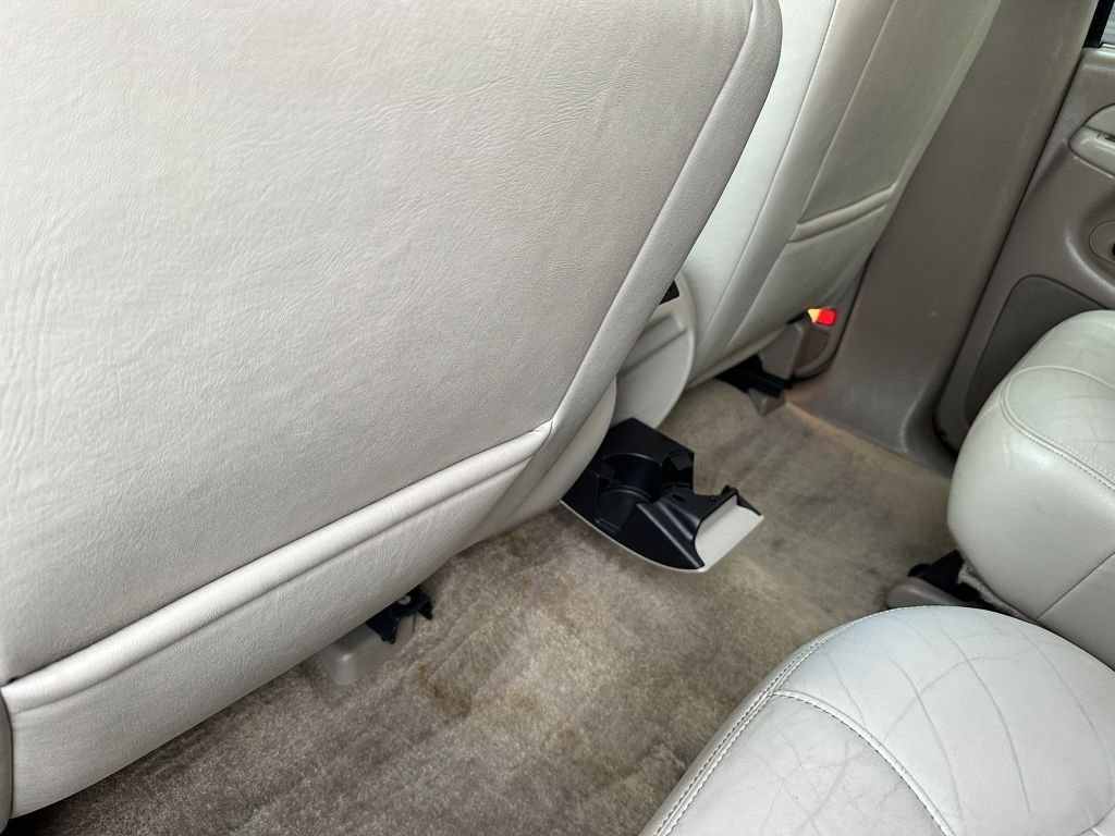 Used 2002 Chevrolet Suburban LT image 29