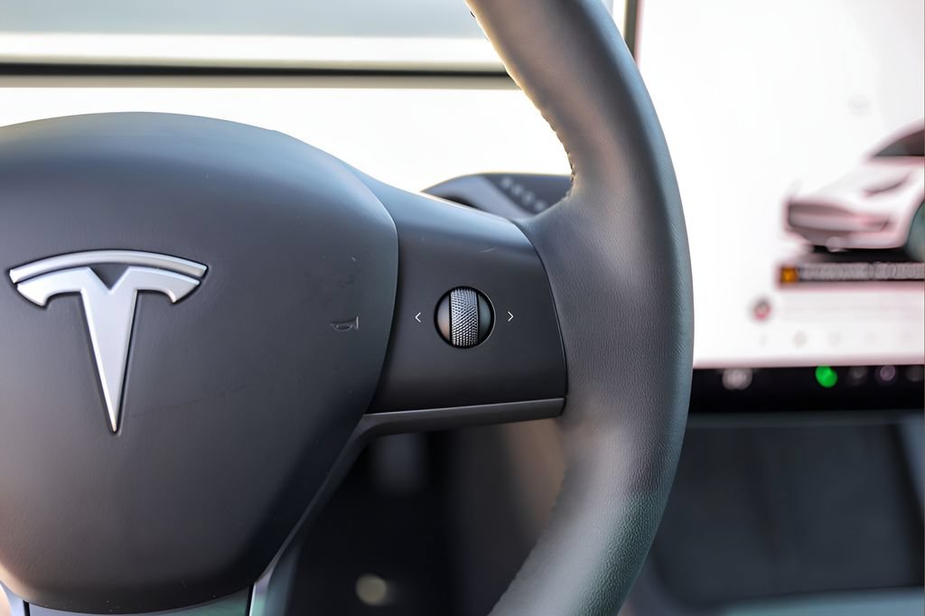 Used 2023 Tesla Model 3 Standard Range RWD image 12