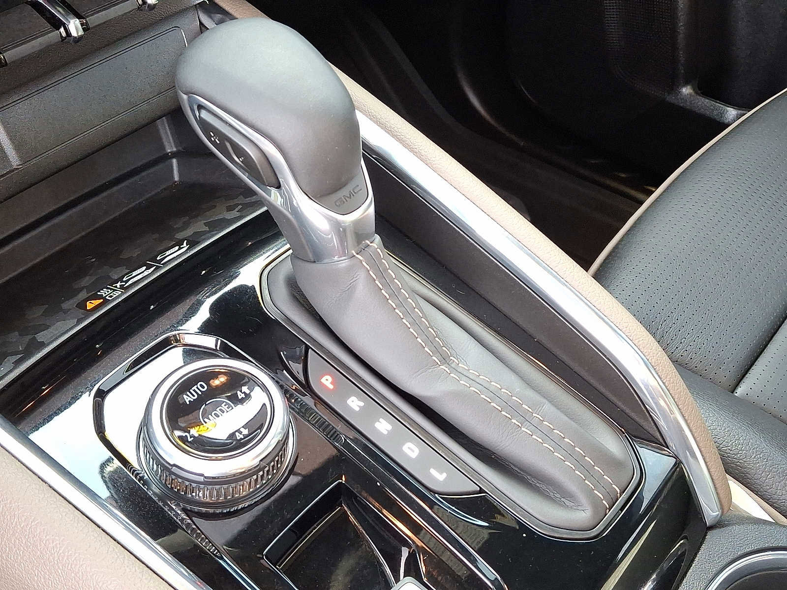 Used 2025 GMC Canyon Denali w/ LPO, Denali Black Edition image 15