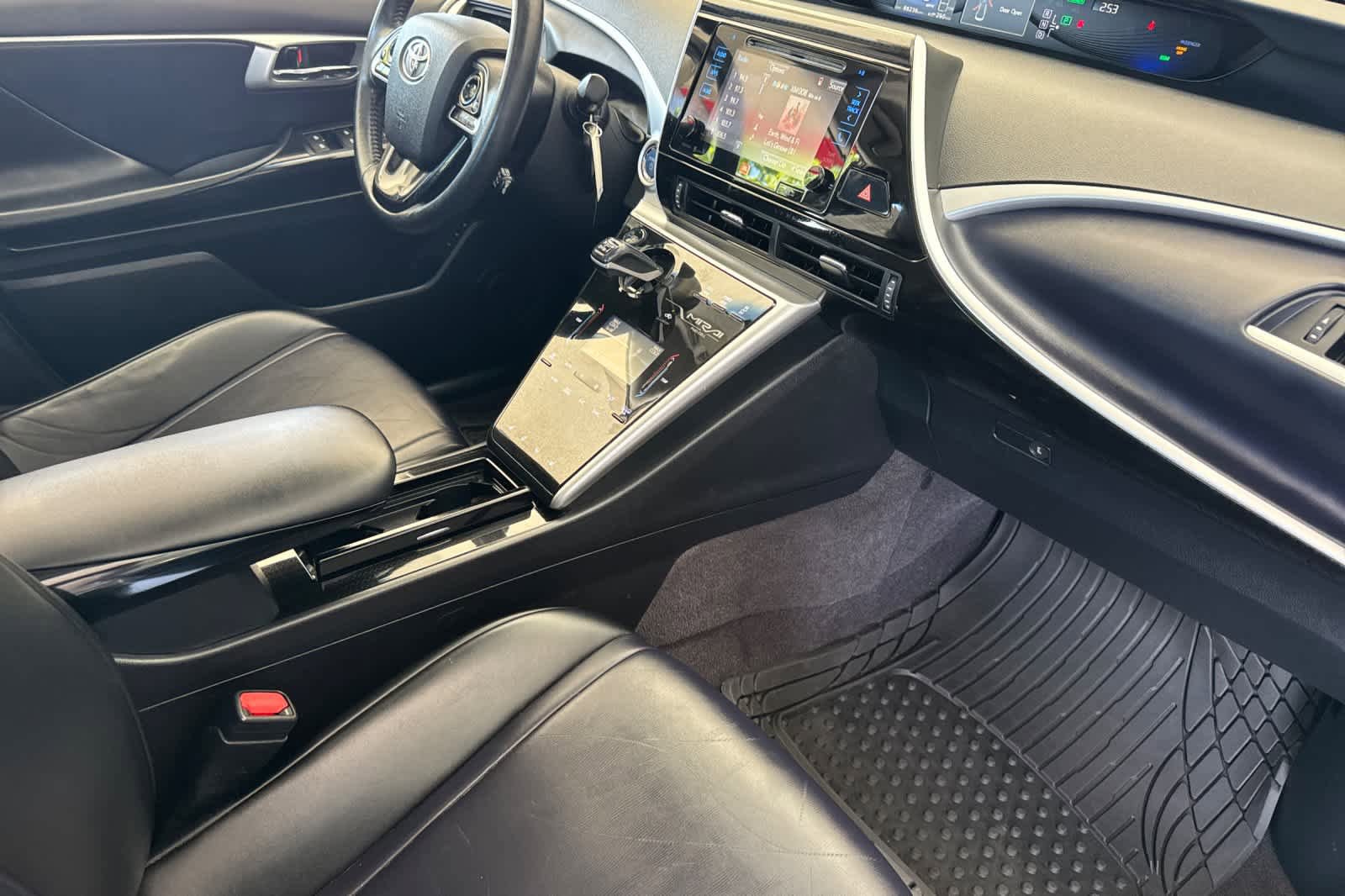 Used 2016 Toyota Mirai image 16