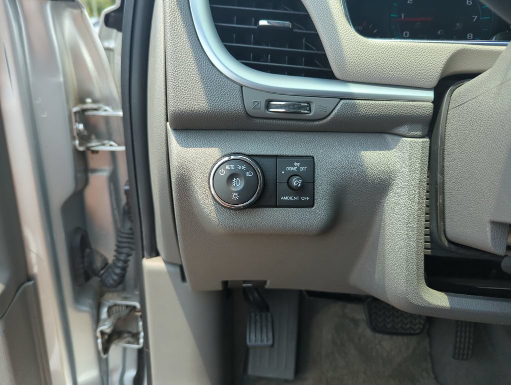 Used 2015 Chevrolet Traverse LT FWD image 20