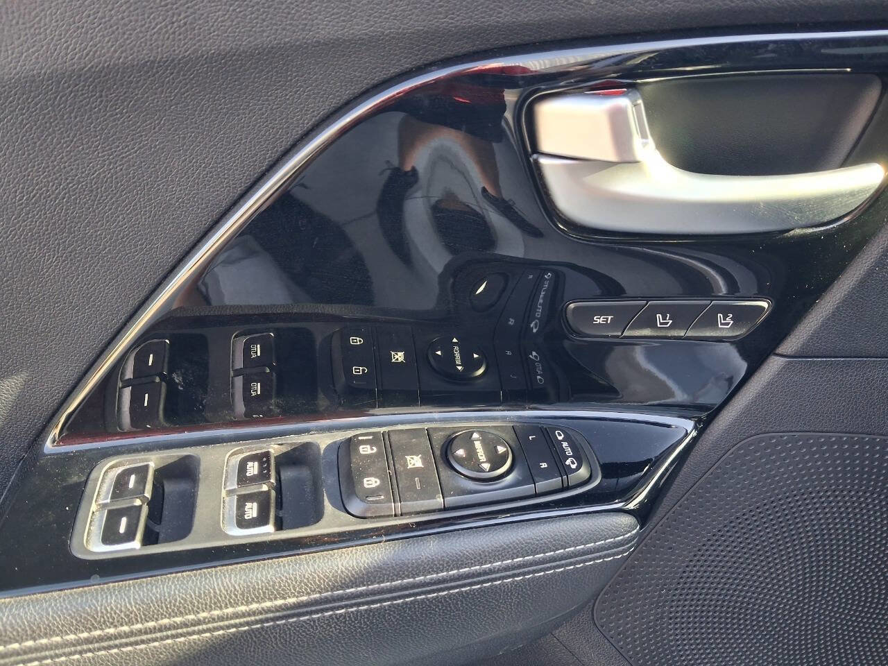 Used 2018 Kia Niro Touring w/ Paint Protection Package image 14