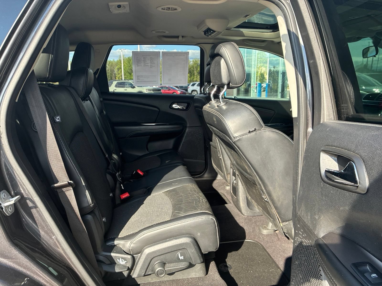 Used 2018 Dodge Journey Crossroad w/ Nav & Sun Group FWD image 15