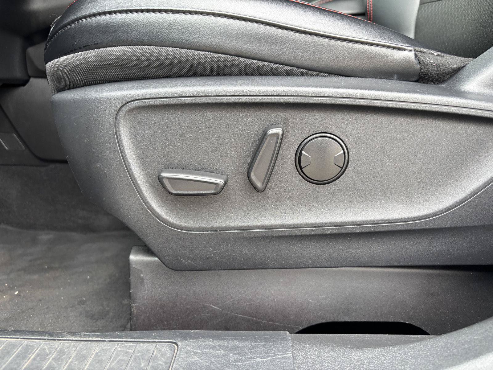 Used 2025 Ford Escape ST-Line Select AWD/4WD image 13