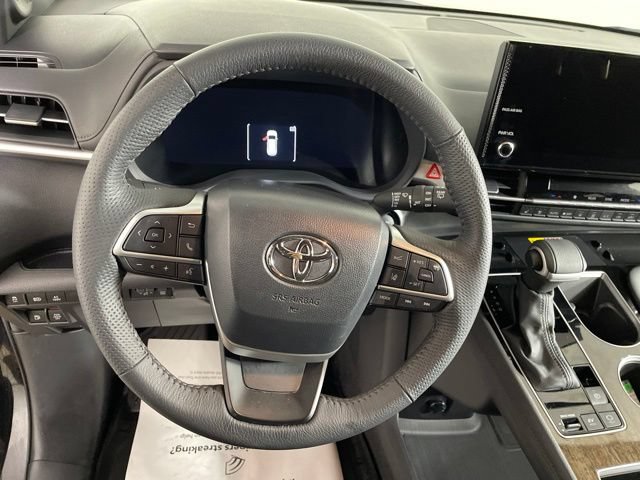 Used 2025 Toyota Sienna Limited AWD/4WD image 14
