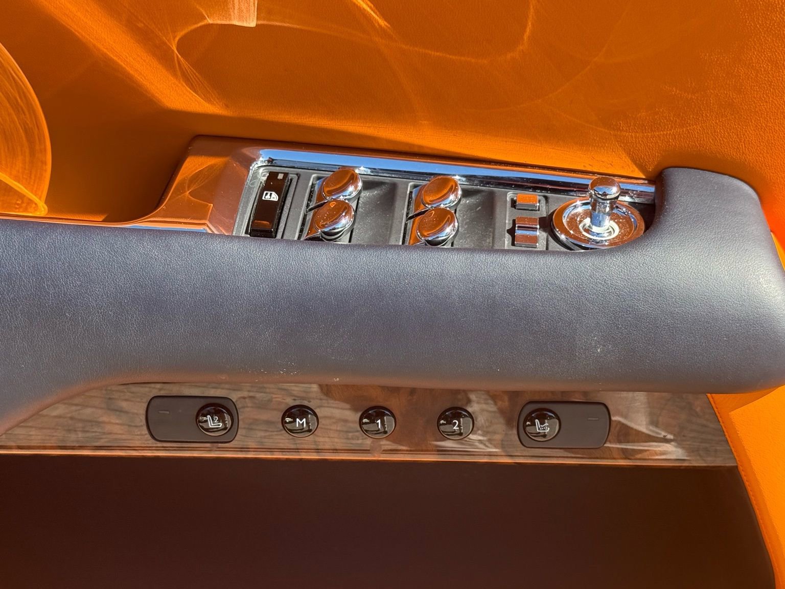 Used 2018 Rolls-Royce Dawn image 27