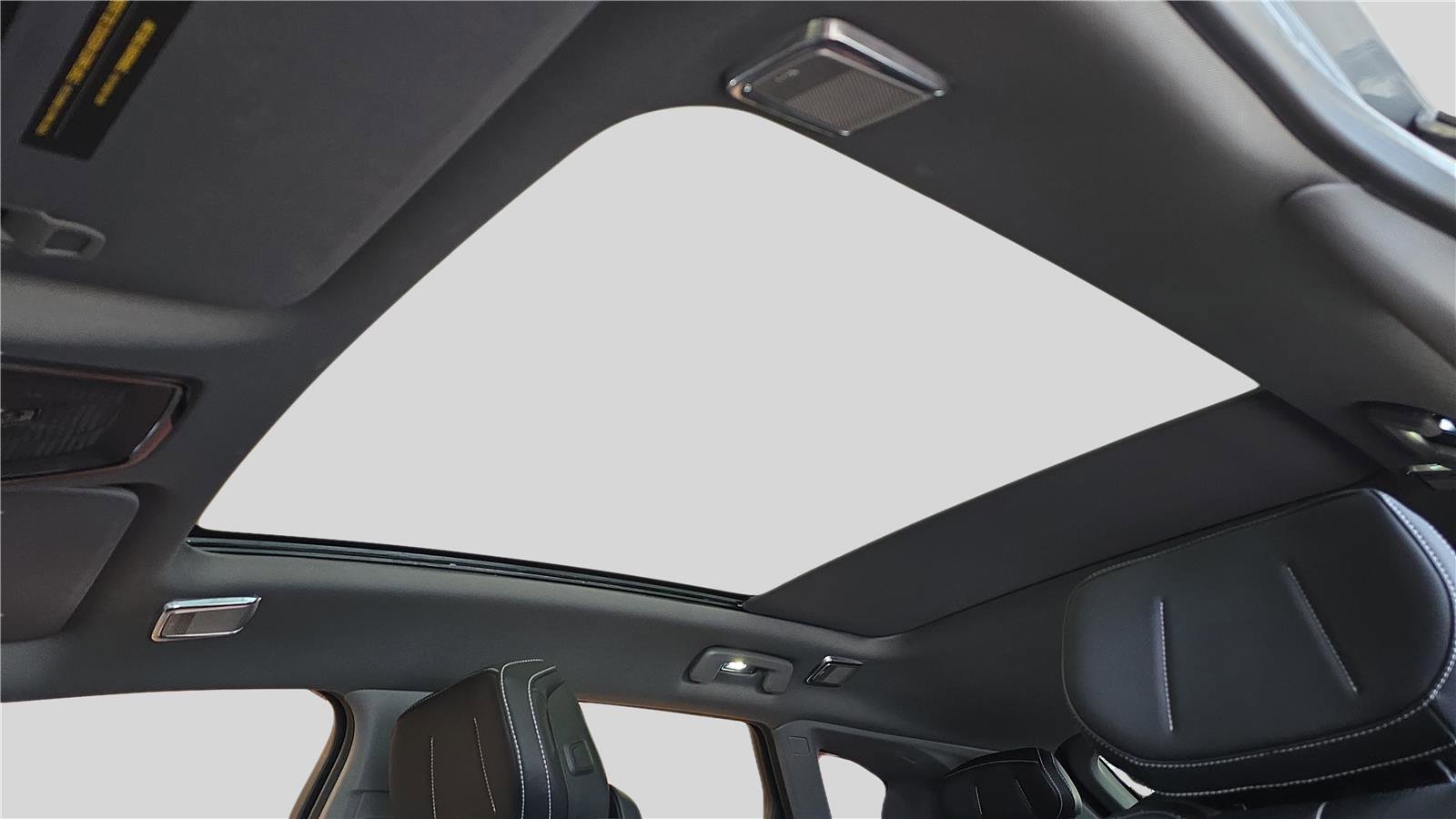 Used 2025 Cadillac Optiq Sport 2 w/ LPO, Floor Liner Package image 30