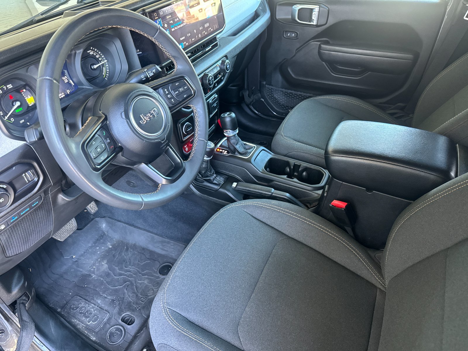 Used 2024 Jeep Wrangler Unlimited AWD/4WD image 10