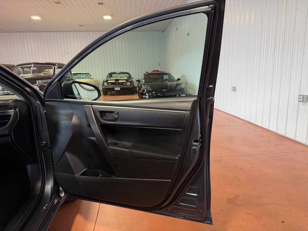 Used 2015 Toyota Corolla L FWD image 22