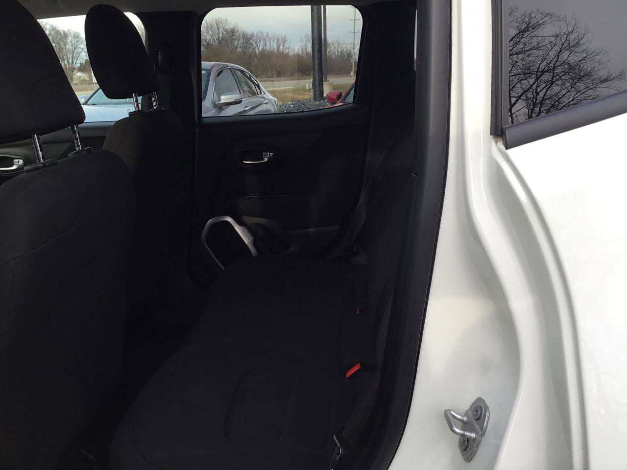 Used 2018 Jeep Renegade Latitude image 20